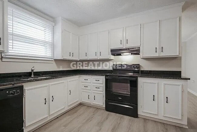 Building Photo - 109 Laurel St