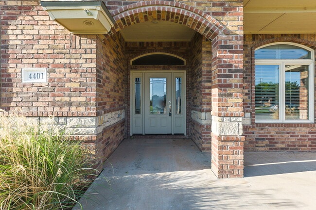 Building Photo - Beautiful House in Sun Crest