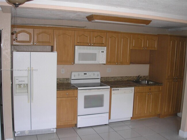 Building Photo - 4610 NW 79th Ave