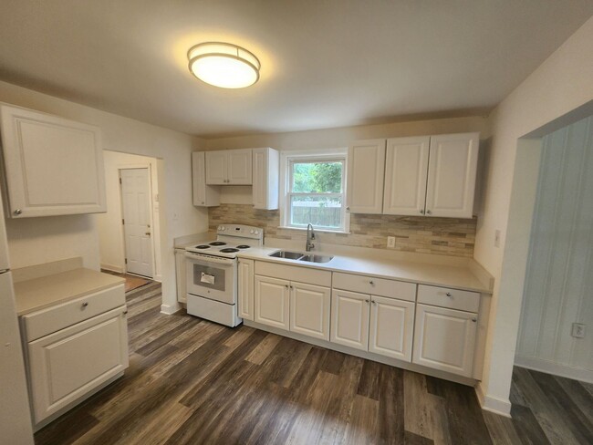 Building Photo - Newly Remodeled 3 BR House in Dinwiddie Co...