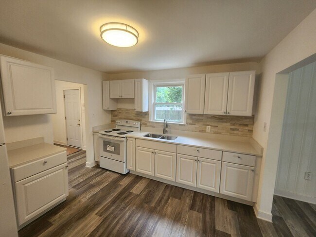 Foto del edificio - Newly Remodeled 3 BR House in Dinwiddie Co...