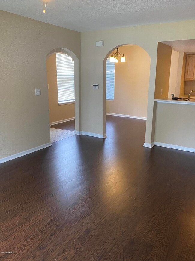 Foto del edificio - 10075 Gate Pkwy N