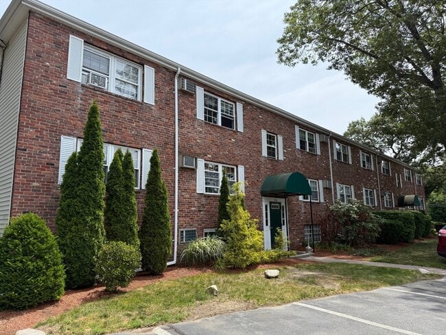 Building Photo - 178 Boston Post Rd E