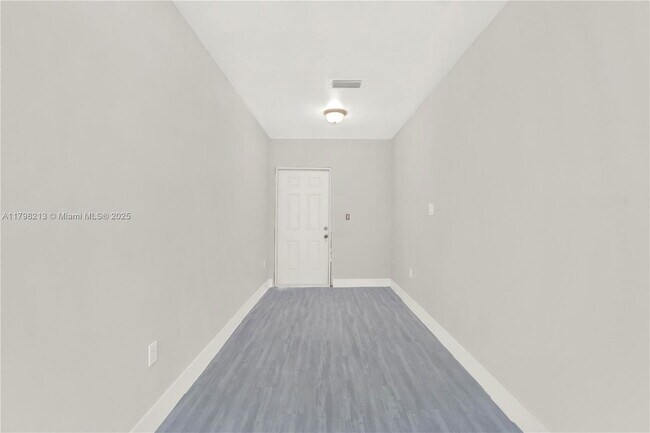Foto del edificio - 10410 NW 28th Ave