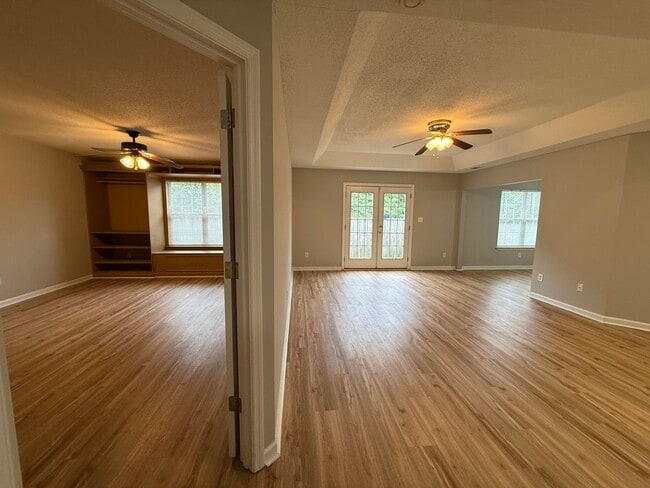 Building Photo - 1206 Kendal Ct