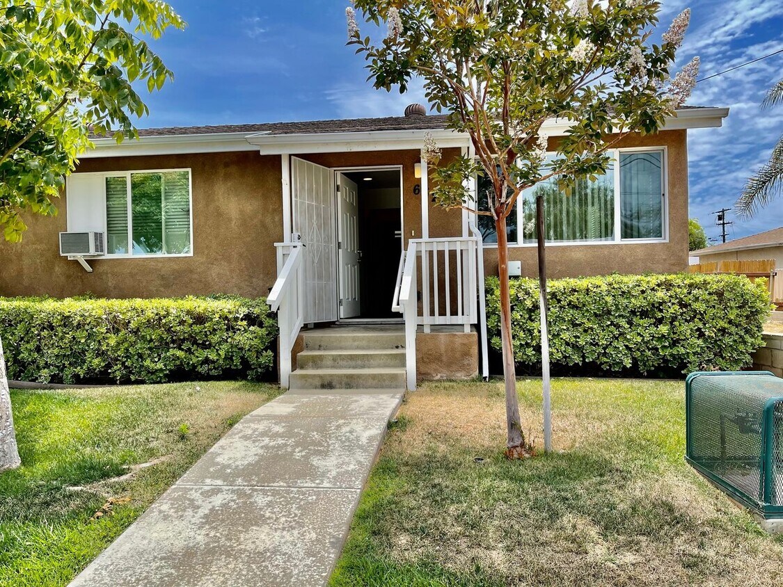 Foto principal - 6329-6335 Osler St