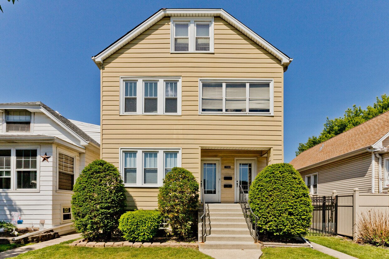 Primary Photo - 3340 N Nagle Ave