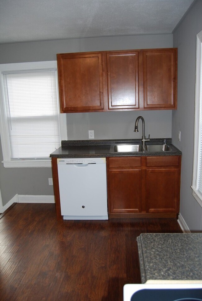 Foto del edificio - Updated 2 Bedroom 1 Bathroom Home