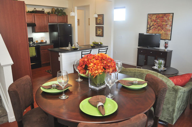 Dining Area - COLLEGE PARK