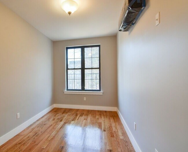 Building Photo - 81 Carlton Ave