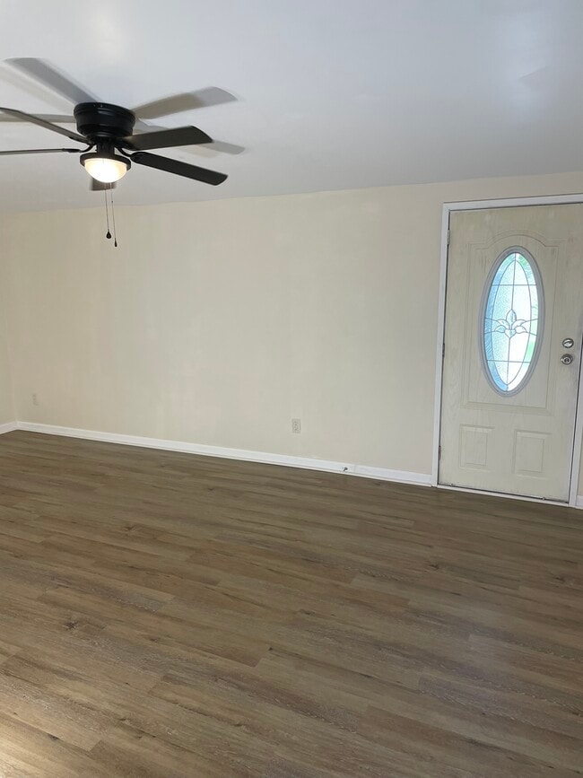 Living Rooom - 243 Cobb St