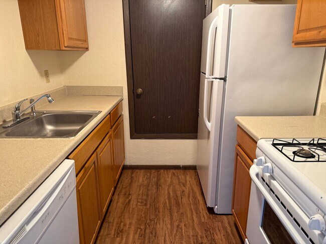 Foto del edificio - Wonderful 2 Br, 1.5 Ba, remodeled, 1 CG