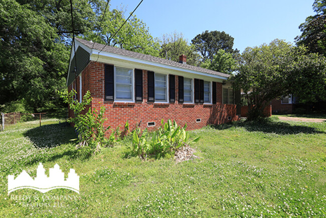 Building Photo - 2170 St Elmo Ave
