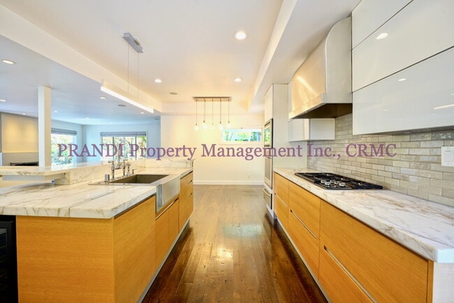 Building Photo - Stunning Seminary Gem, Modern Finishes & P...