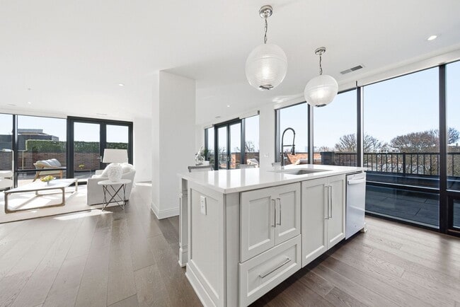 Interior Photo - Hubbard Park Place