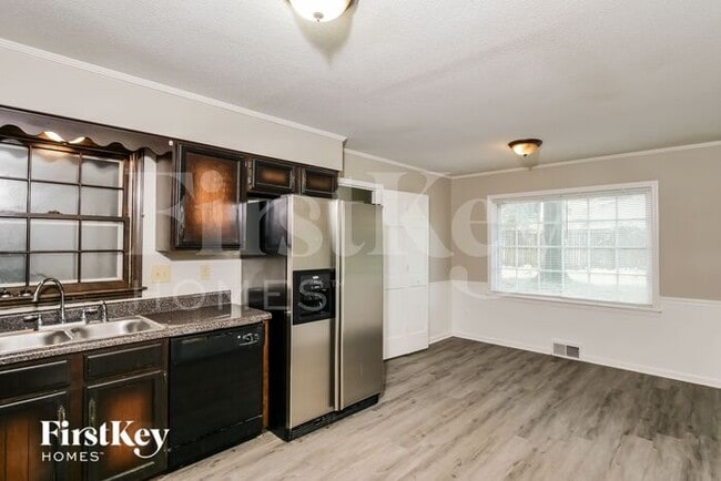 Building Photo - 5585 Fair Cove