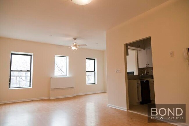 Foto del edificio - 342 W 47th St