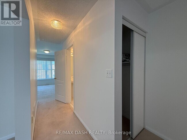 Photo du bâtiment - 5980-5980 Whitehorn Ave