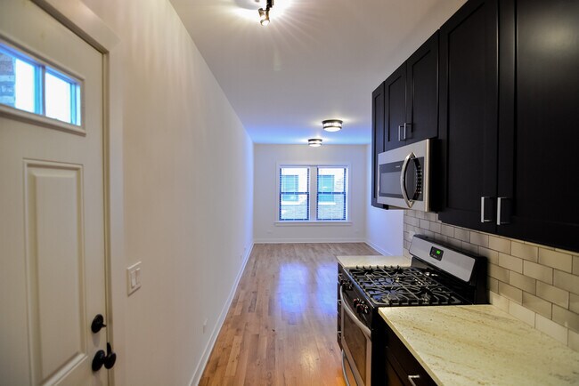 Foto del edificio - 2207 W Eastwood Ave