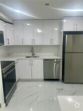 Building Photo - 4166 Inverrary Dr