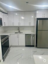 Building Photo - 4166 Inverrary Dr