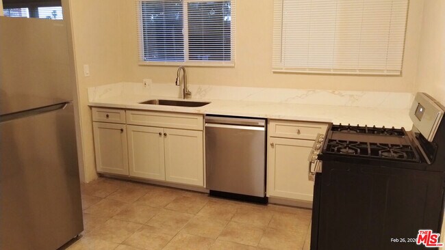 Building Photo - 6133 Cashio St