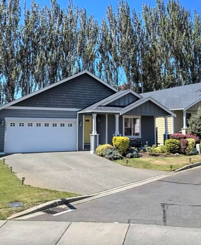 Primary Photo - Kent Rambler for rent in cul-de-sac