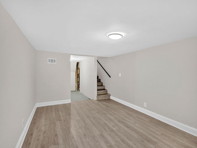 Building Photo - 1214 E Eager St