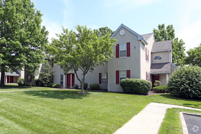 Building Photo - Royal Oaks and East Gardens