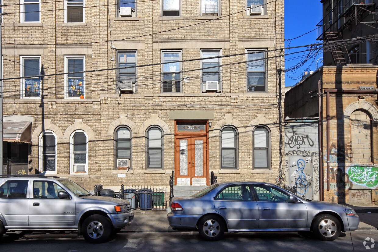 Building Photo - 353 Himrod St