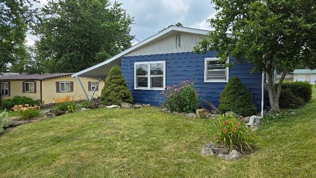 Building Photo - 218 N Spring St