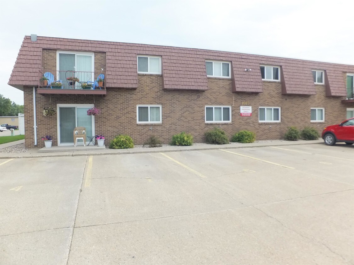 Building Photo - 1015 Laramie Dr