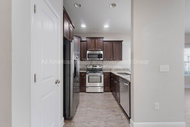 Building Photo - 8827 Little Cormorant Ln