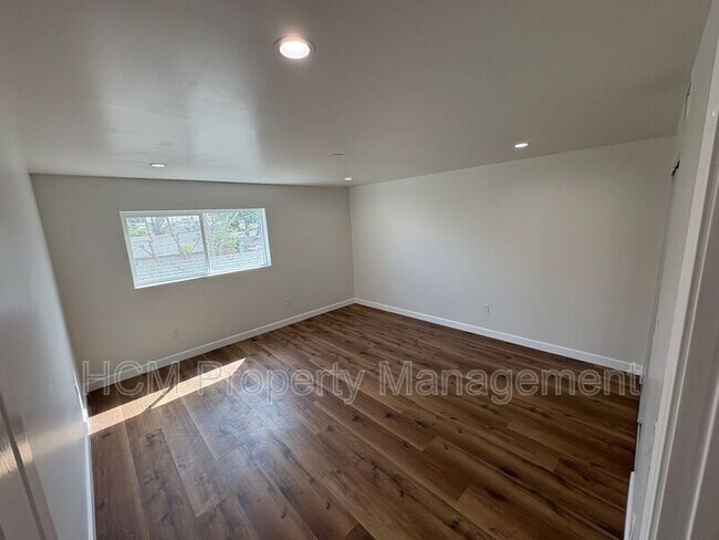 Foto del edificio - 5507-5509 S Manhattan Pl