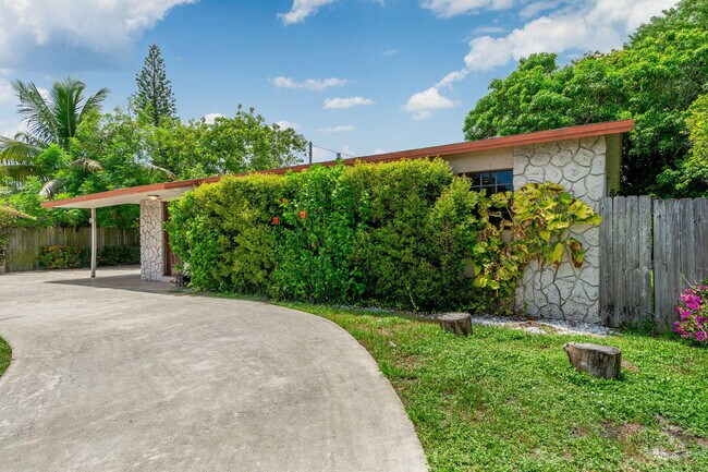 Foto del edificio - 2831 N Seacrest Blvd