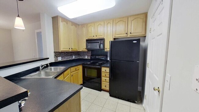 Building Photo - 6792 Mallard Park Dr