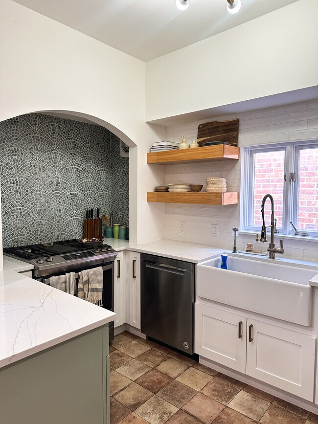 Building Photo - 1508 W Diversey Pky
