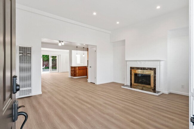 Foto del edificio - Move-In Ready Gem with Convenient Location