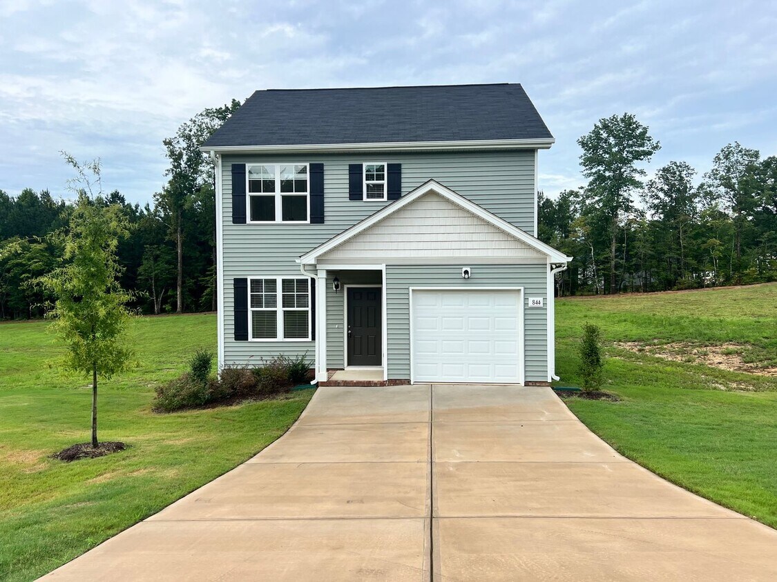 Primary Photo - 3-Bedroom Home in Zebulon on a Large Priva...