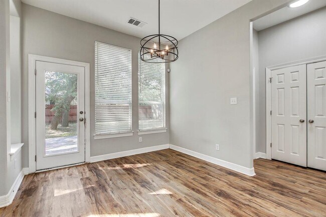 Foto del edificio - 140 Fairwood Dr