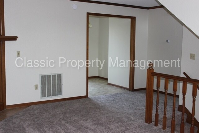 Building Photo - 7114 N Kingston Ct