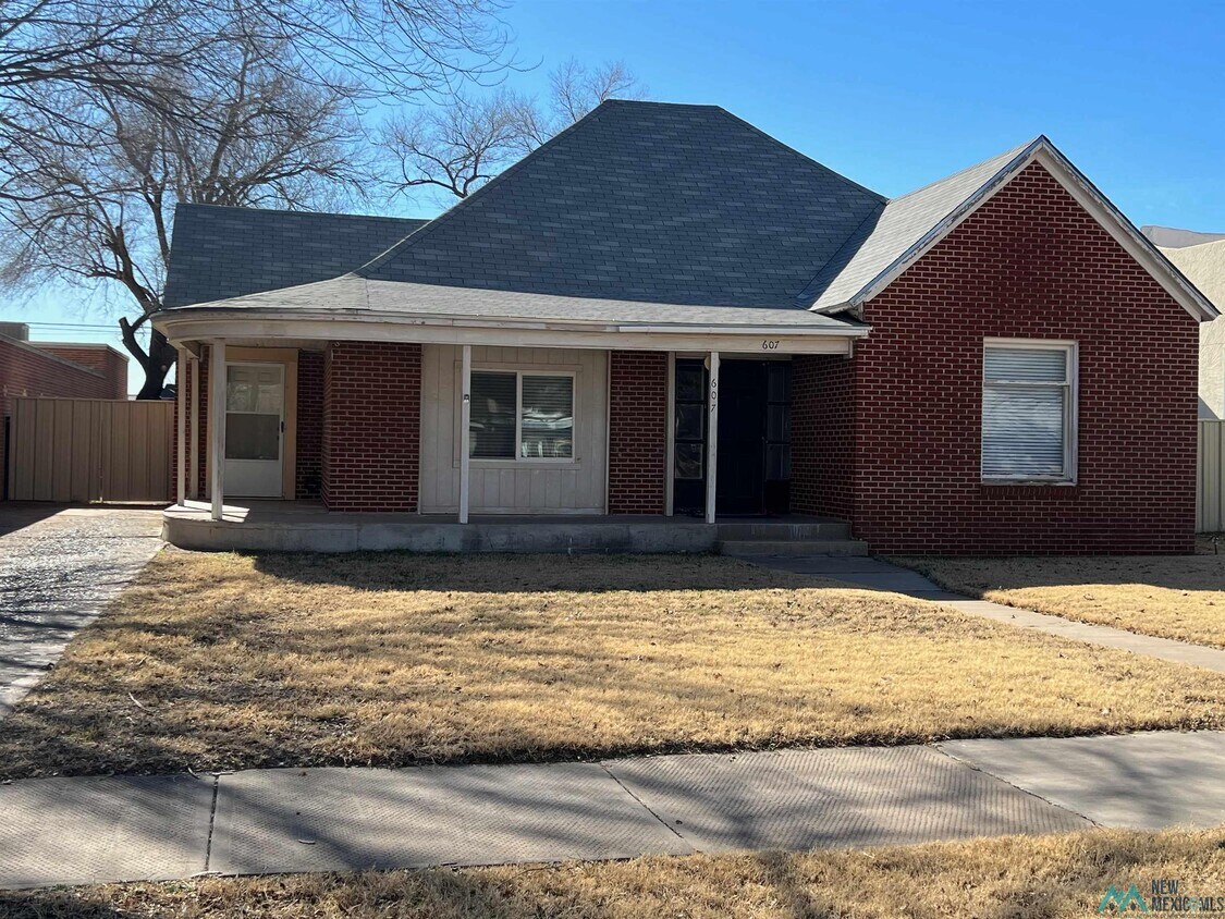 Primary Photo - 607 W Grand Ave
