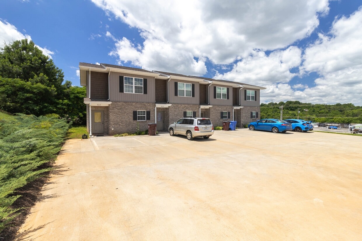 Primary Photo - 931 Warrior Hill Dr