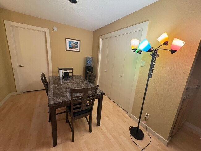 Foto del edificio - 4777 Cedar Springs Rd