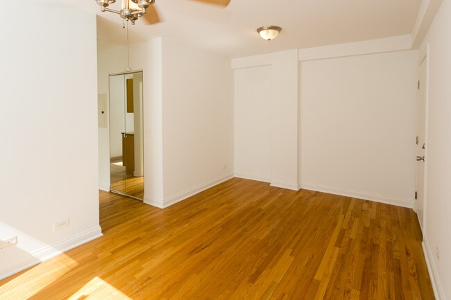 Woodlawn Terrace Apartments Chicago Il Bedroom Woodlawn Terrace