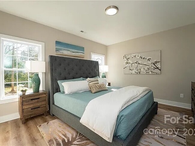 Building Photo - 301 S Cloudman St