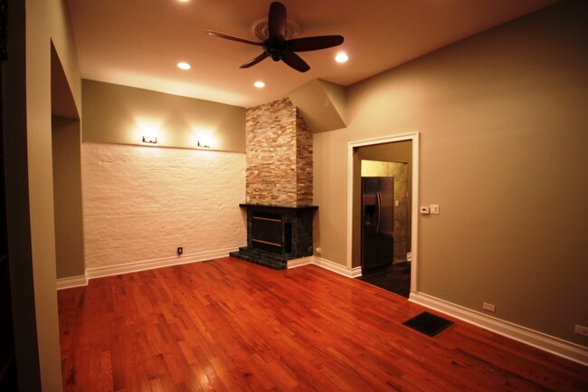 Building Photo - 2277 N Clybourn Ave