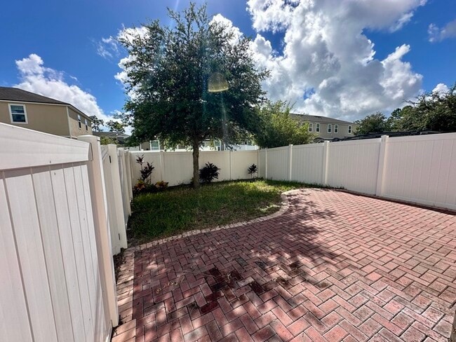 Building Photo - Great for roommates