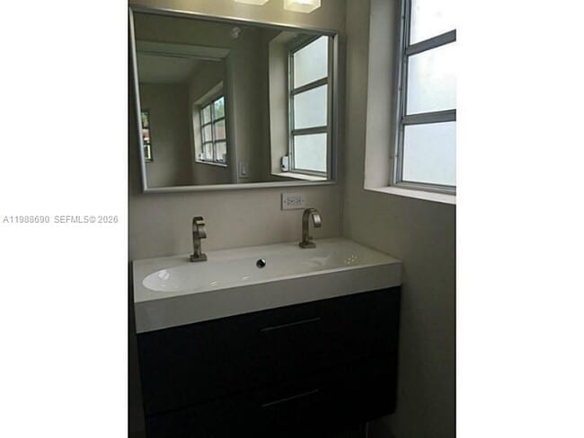 Foto del edificio - 740 NE 179th Terrace