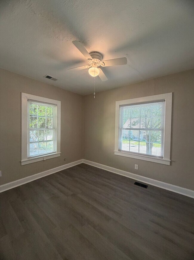 Foto del edificio - Open The Door To Your New Home! FIRST MONTH'S RENT FREE!!!!